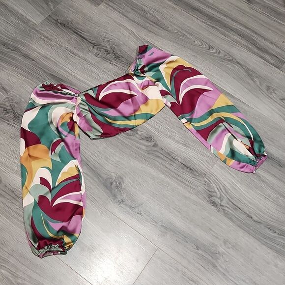 NWT Le Lis Satin Puff Sleeve Crop Top - Picture 1 of 5